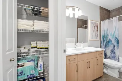 Image de ✨ Luxury Park-Side Retreat | Brand-New Private 2-Bedroom Suite in Calgary ✨