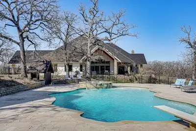 Image de 'Post Oak Estate' Pool, Spa & Rec Barn on 16 Acres
