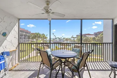 Image de Lagoon & Gulf Views, Steps to the Beach, Beautifully Updated Condo