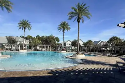 Image de Pelican Paradise a coastal townhome on 30a~premier location, steps to pool, Lsv