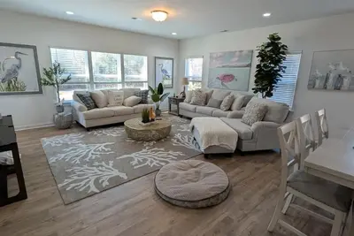 Image de • Elevated Coastal Living Private Retreat Near Holden Beach