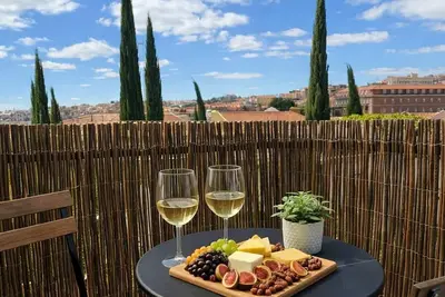 Image de 3br/2ba Lisbon Stay - Private, Bright & Central