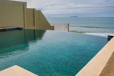 Image de Paradise just south of the border. Fabulous house in a perfect beach location.