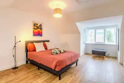 Image de Spacious 3 bedroom home, perfect for families & contractors. Free parking