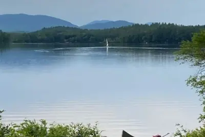 Image de Waterfront cottage on Songo Pond, 15 minutes to Sunday River, Hot Tub, Game Room