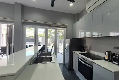 Image de Superbe villa 7 chambres avec piscine privative situe au centre de Rawai, Phuket