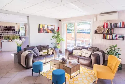 Image de Appartement confortable de 2 chambres climatisé