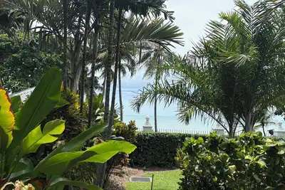 Image de Perfect escape right at the beach with restaurants and cafes at your doorstep.