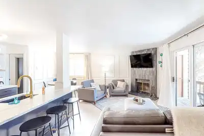 Image de McCall Condo Near Lake Balcony & Fireplace
