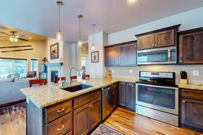 Image de Rustic-Modern Home Near Golf & Skiing