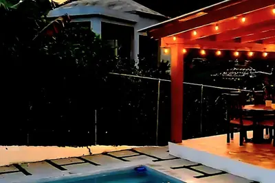 Image de Peace by de river, mountain vew, hot pool- Jacuzzi, bbq, 3 bsr, Private Property