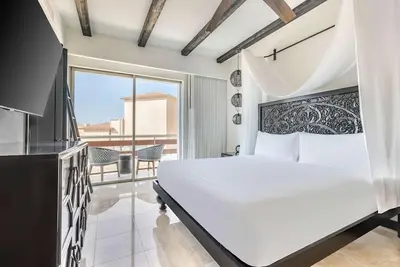 Image de Modern 2br Suite w/ Garden Balcony – Experience a Tranquil Spa-Like Oasis