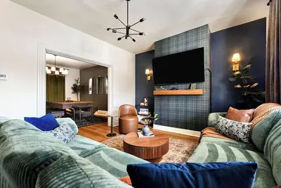 Image de Regal Bricks -Family Friendly + Full Sized Pool Table + Game Room