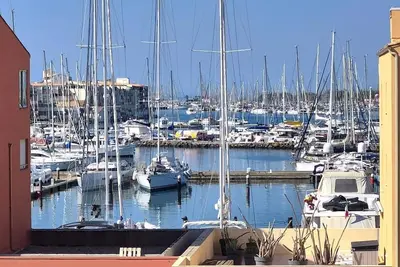 Image de Appartement dans petit résidence cosy vue magnifique sur le port