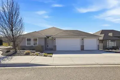 Image de Haven in the Desert - Kennewick spacious home