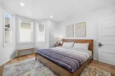 Image de Dormont, Pittsburgh Stylish and Modern Two Bedroom Apartment