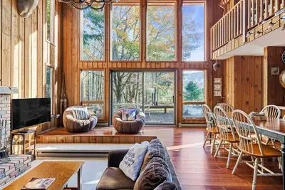 Image de Windham Alpine Ski Lodge - Fire place and Ski Slope views
