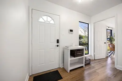 Image de Brilliant 3-bedroom townhome in charming April Sounds Community