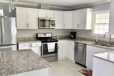 Image de Perfect 3-bedroom House with Ac in serene Gray