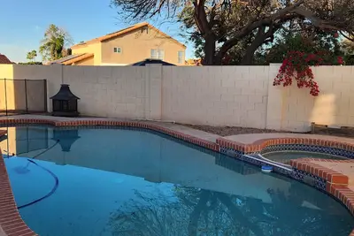 Image de 4-bedroom house with a heated pool in north Phoenix