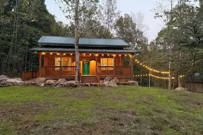 Image de New-Gorgeous Custom Built Cabin - Near Fall Creek Falls - 3 Br - 2ba - Sleeps 8