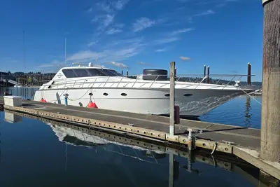 Image de 3-bedroom yacht in the heart of downtown Olympia.