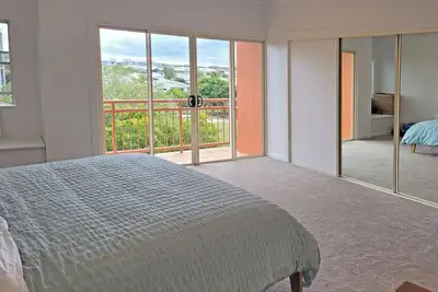 Spacious Marcoola seaside 3-bedroom apartment