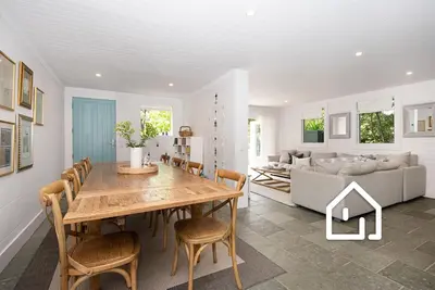 Image de The Ellesmere Escape – Separate Studio, 4 Living Zones, Walk to Village