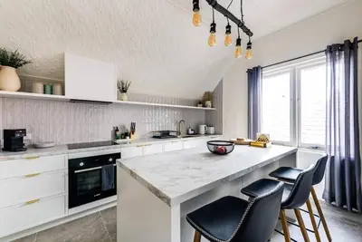 Image de Artos Stays-Modernised Victorian Masterpiece | City-View Sunroom!
