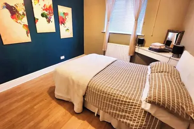 Image de Grand bungalow avec 3 lits et 2 salles de bains - Très grand jardin clos - Séjour gratuit pour les chiens