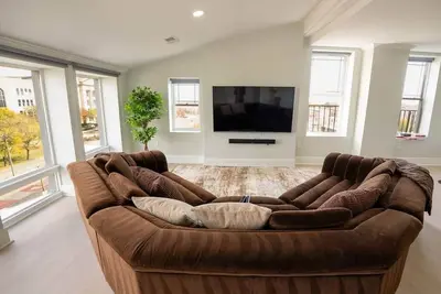 Image de Spacious PennStation Downtown Penthouse W/ Parking