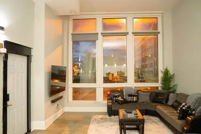 Image de Massive Downtown Penn Station apt w/parking