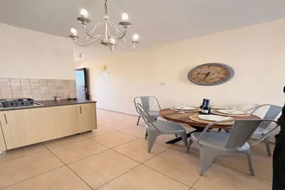 Image de 2 bed apartment on Mythical Seas walking distance to restaurants, bars & beaches