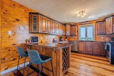 Image de Junction Lookout Cottage 3br, Hot Tub + Water View