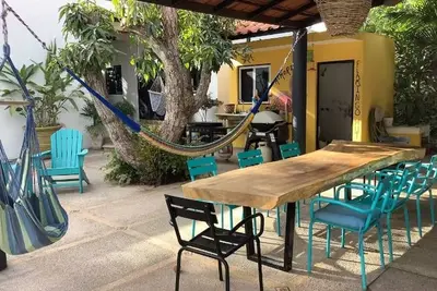 Image de Tranquil 2 houses/3-bedroom/4 bath pool 3 blocks to beach! !