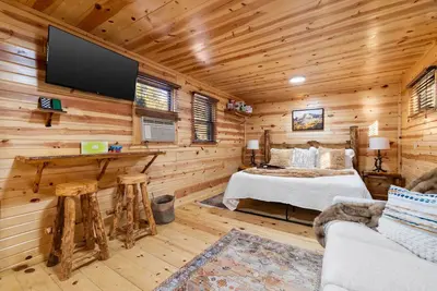 Image de Silver Pine Haven: South Dakota Log House Stay