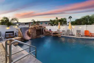 Image de Sleeps 6 - Heated Pool & Games - 6 Min to Img