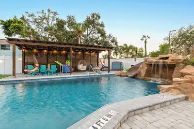 Image de Sleeps 6 - Min to Img - Pool w/ Slide - Putt Putt