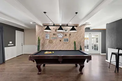 6bd/3. 5ba Modern Rustic Retreat | Yard, Pool & Bbq