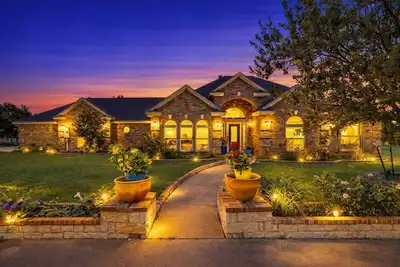 Image de Private 5-Acre Retreat w/ Game Room | Family Friendly | ~30 Min to At&T Stadium World Cup