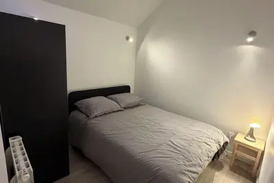 Image de appartement avec terrasse idéale pour les voyageurs