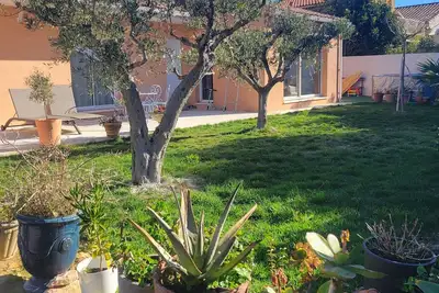 Image de maison 8 couchages à 500m de la plage, jacuzzi, \ndans un petit port de pêche