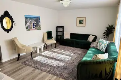 Image de Terrific Freshly Renovated 2-bedroom apt in Albany perfect for your getaway King