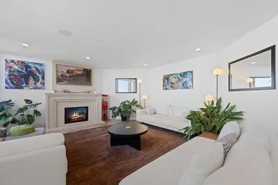 Image de Yaletown Oceanview Luxe Penthouse