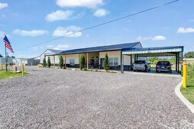 Image de Lake Texoma Getaway 7br w/Pavilion Sleeps up to 16