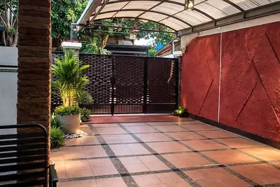 Image de Classic North Bandung Family Home, Sleeps 10 & 3 Parking + Rooftop Gazebo