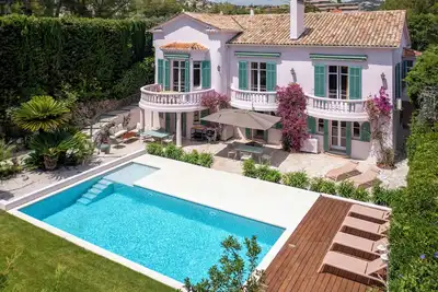 Image de Somptueuse villa familiale avec piscine a distance piétonne de Cannes