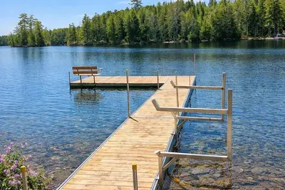 Image de Lake, Hot Tub, Sauna, Firepit, Kayaks! 3/2 Updated Lakefront Retreat!