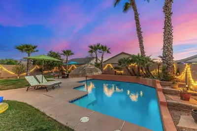 Image de Pet-Friendly 4br Oasis - Heated Pool, Firepit & Bbq
