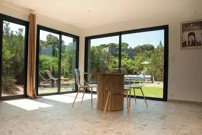 Image de Villa Nepita Moderne avec 1 chambre et sa piscine privée